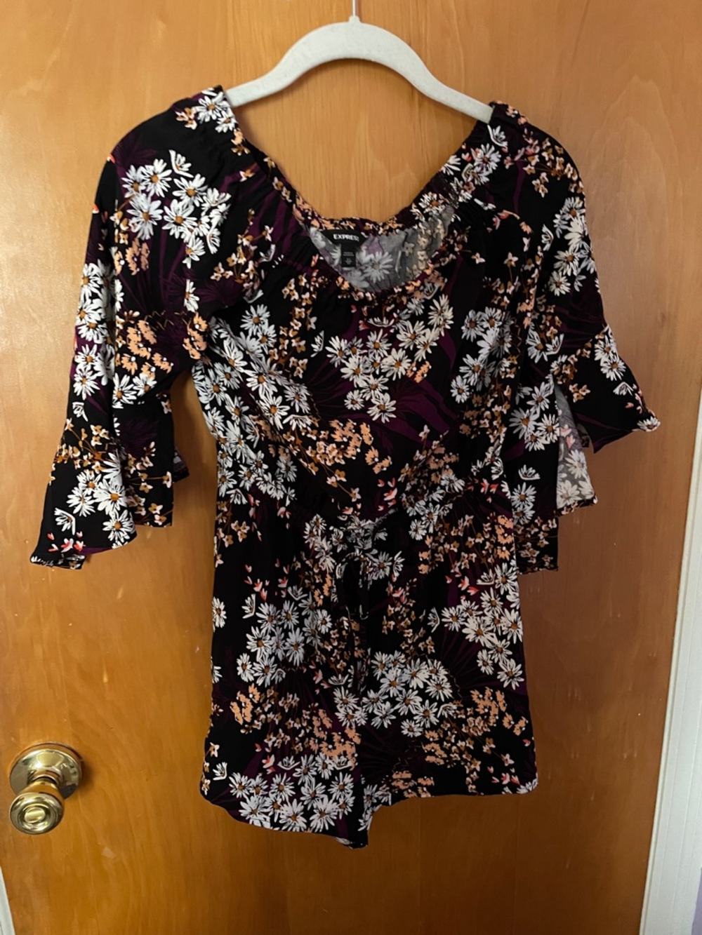 Express Black Floral Romper ๐ค๐๐ - Picture 3 of 11